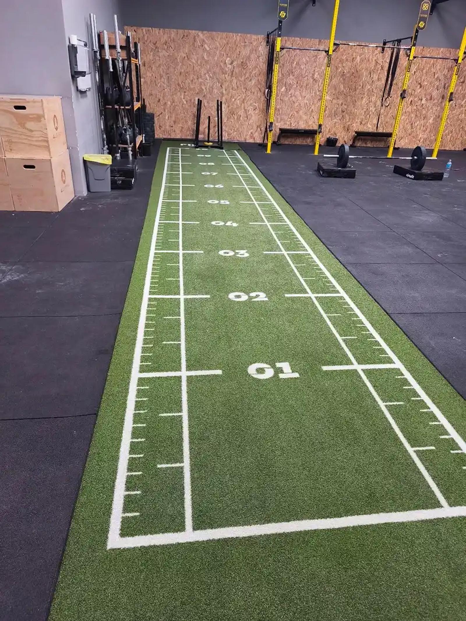 Full view of the 12.4 m Elysium track with metre markings at Boxcelona