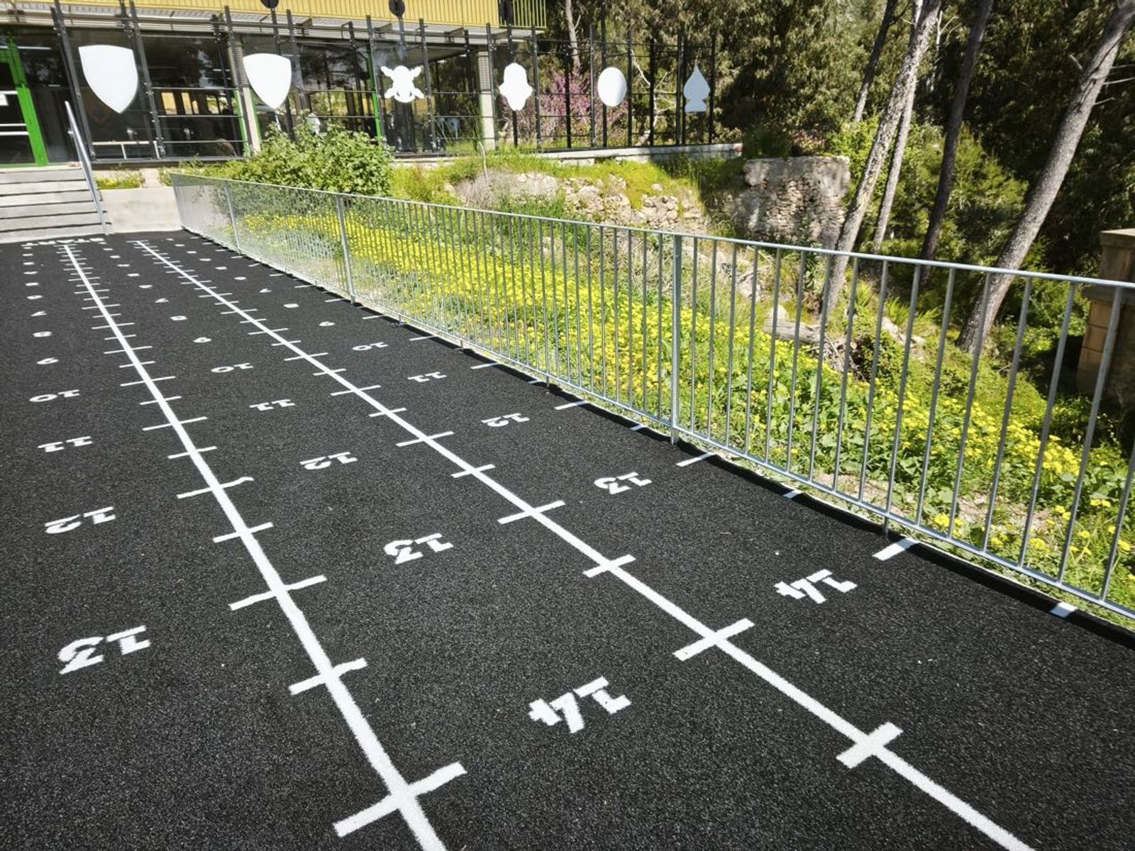 18-metre numbered lanes