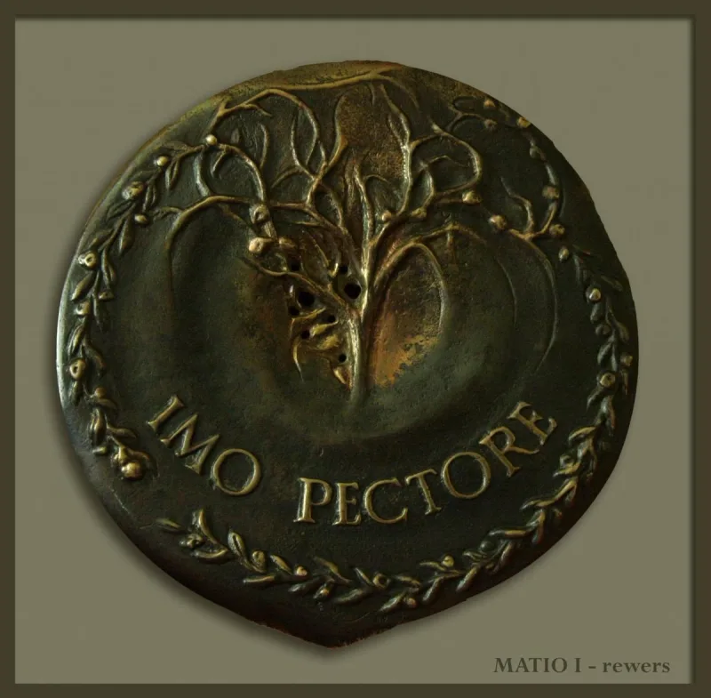 Medal z rozgałęzionym motywem roślinnym i napisem „Imo pectore”.