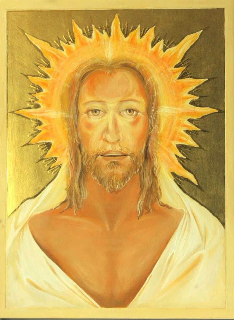 Frontalny portret Chrystusa w jasnej szacie i promienistej aureoli.