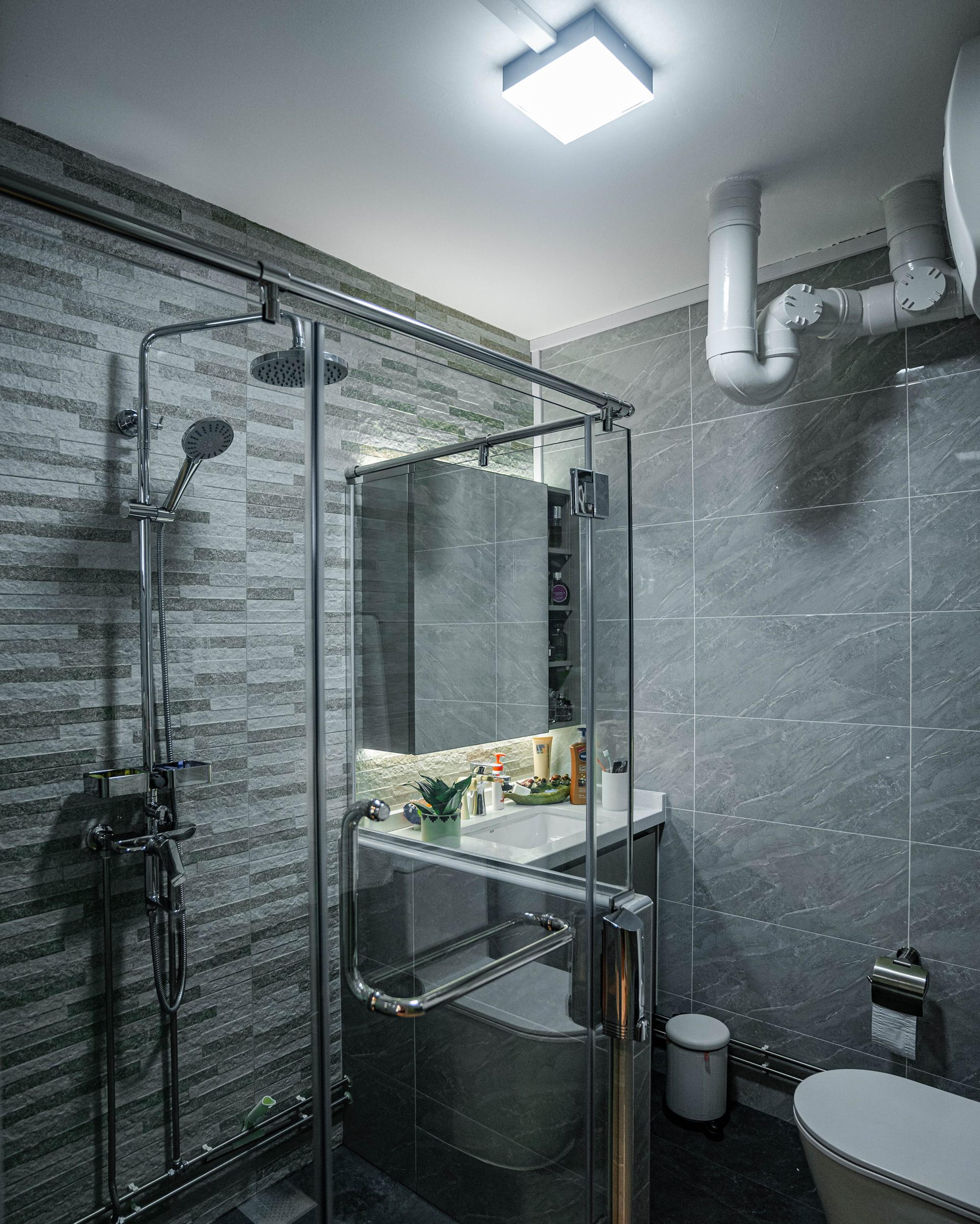Master bathroom — 431 Tampines