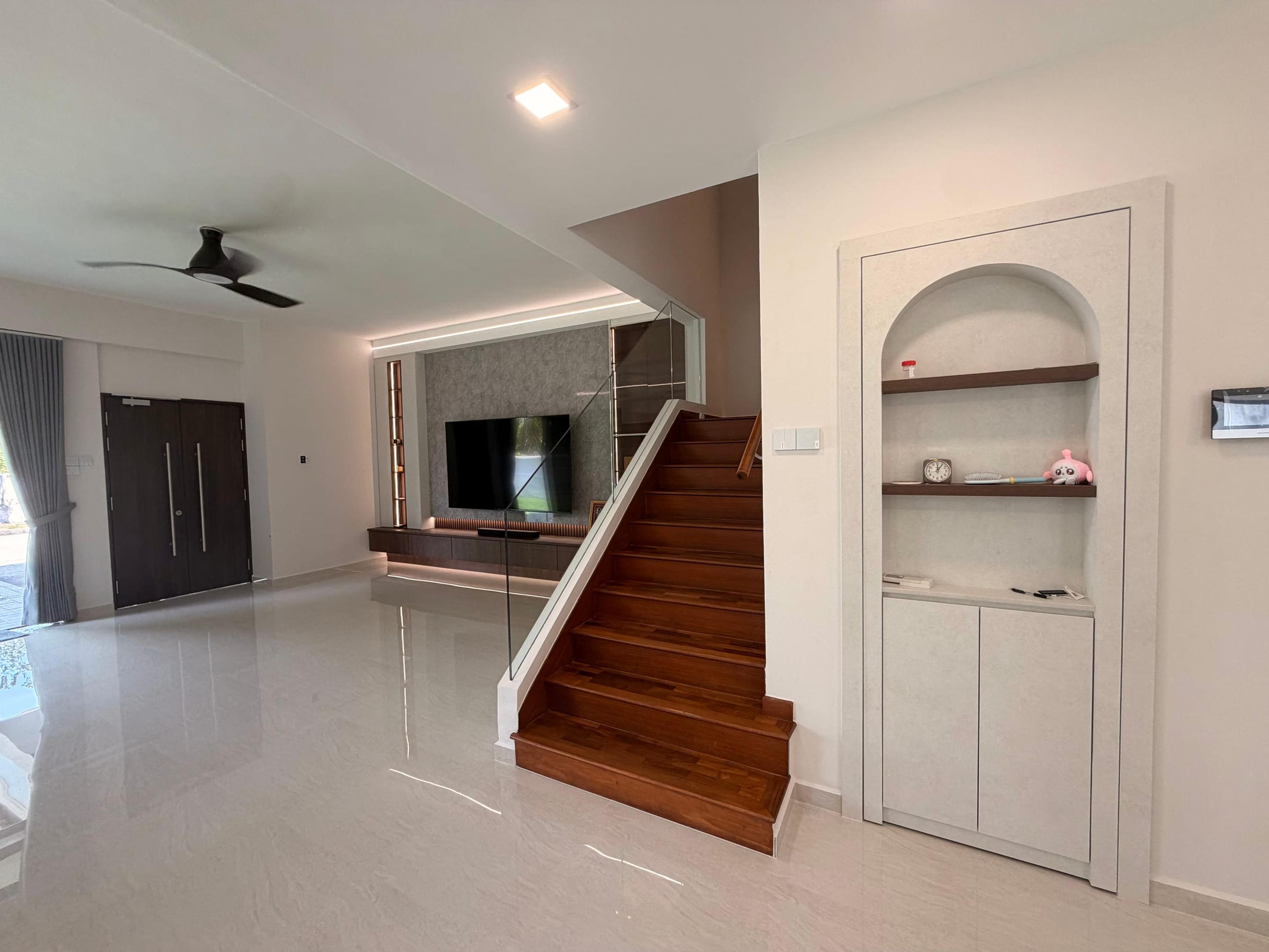 Staircase & display niche — Minaret Walk