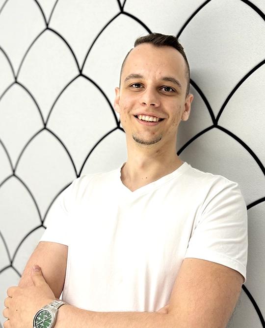 Portrait of Robert Klimant, co-founder of Roelu Studio