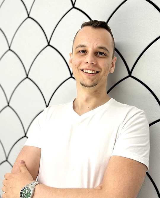Portrait of Robert Klimant, co-founder of Roelu Studio