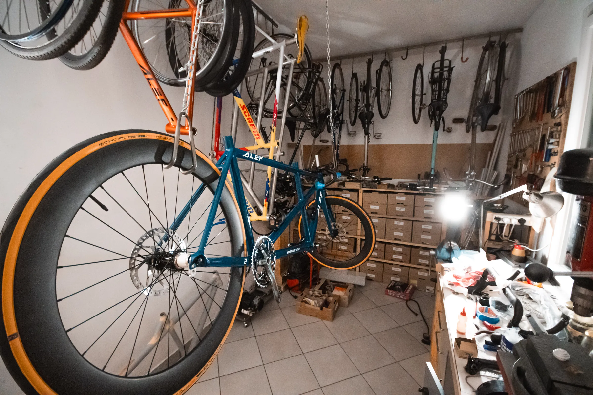Alef garage with a classic tandem hanged