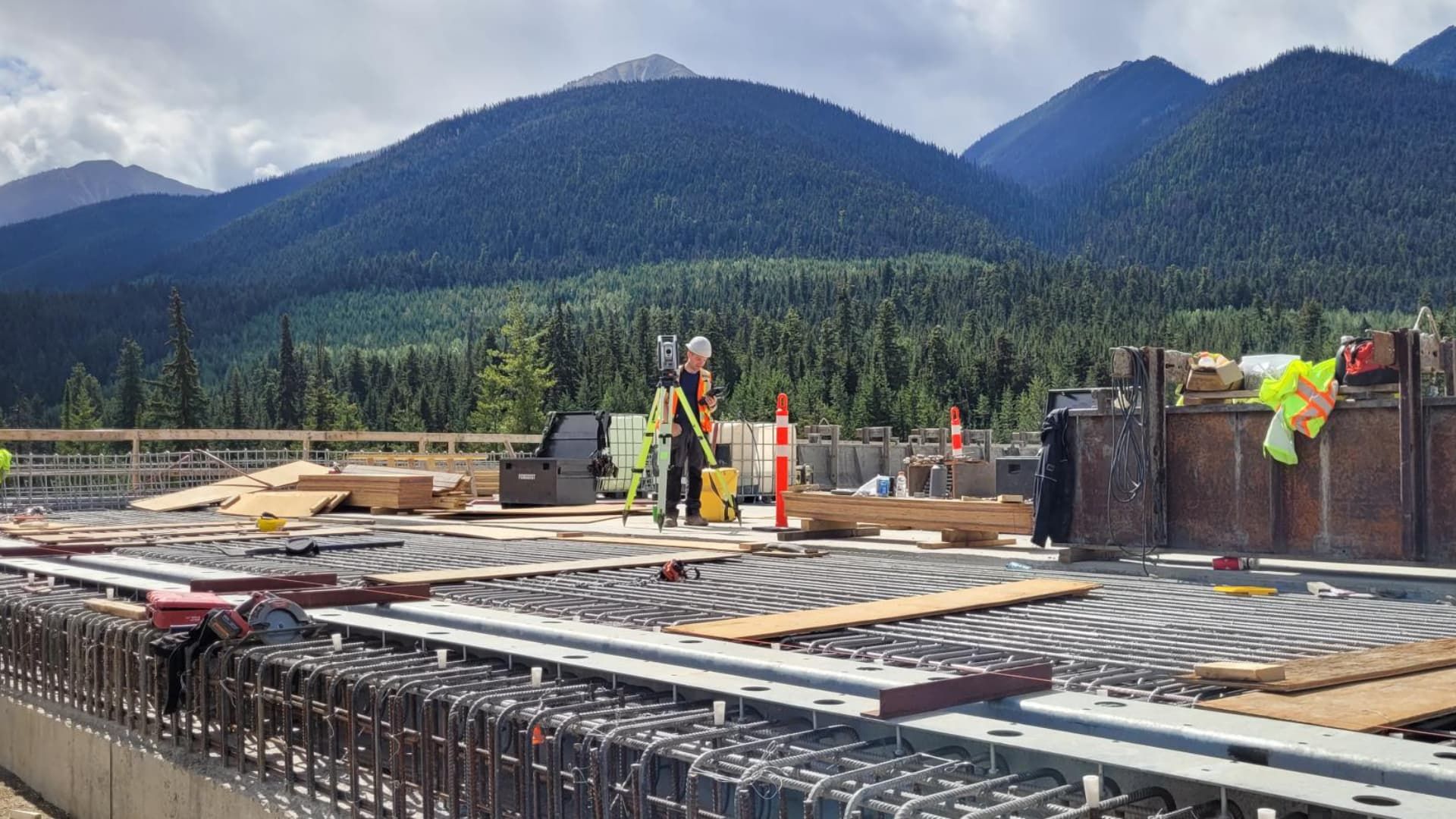 Construction work on the deck and substructure of Quartz Bridge.