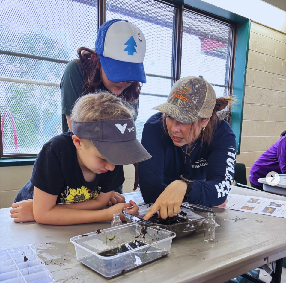Youth participants examining benthic samples during a TULLOCH-supported learning activity.