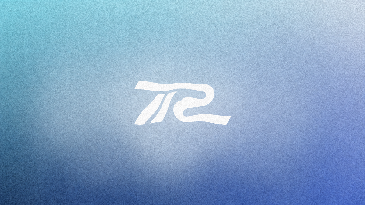 rTracer logo on a soft blue and teal gradient with fine grain