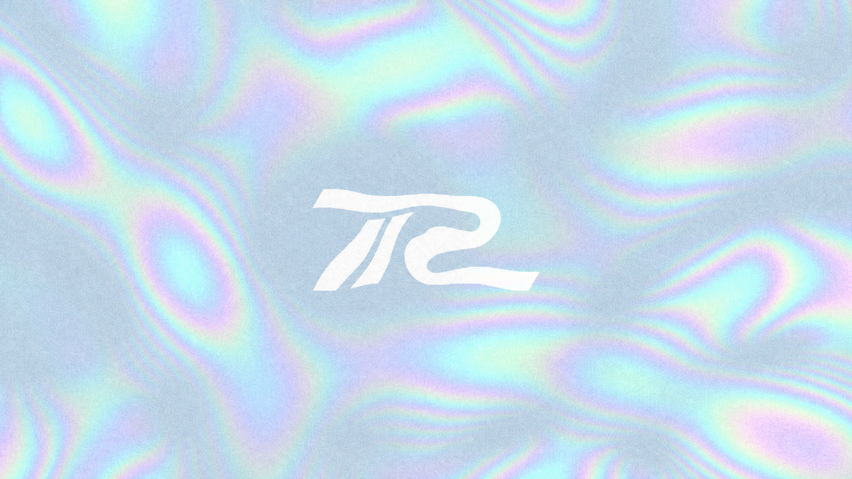 rTracer logo in white on a pale iridescent holographic sheen