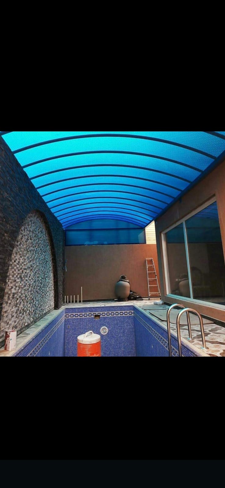 مظلات مسابح