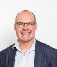 Stuart Lowe, Director