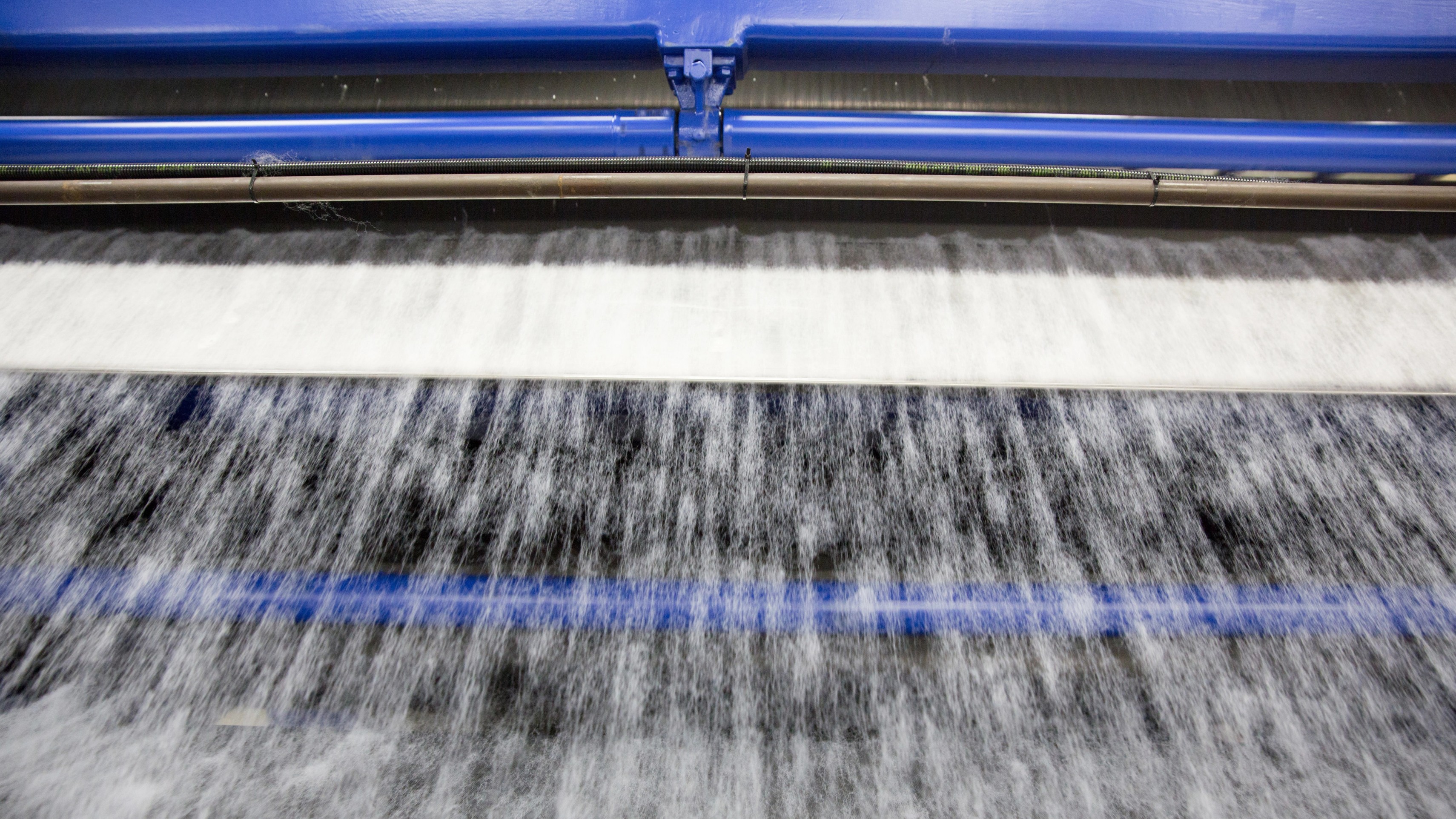 PET polyester fibres being layered into sheets during the De Vorm PET felt production process