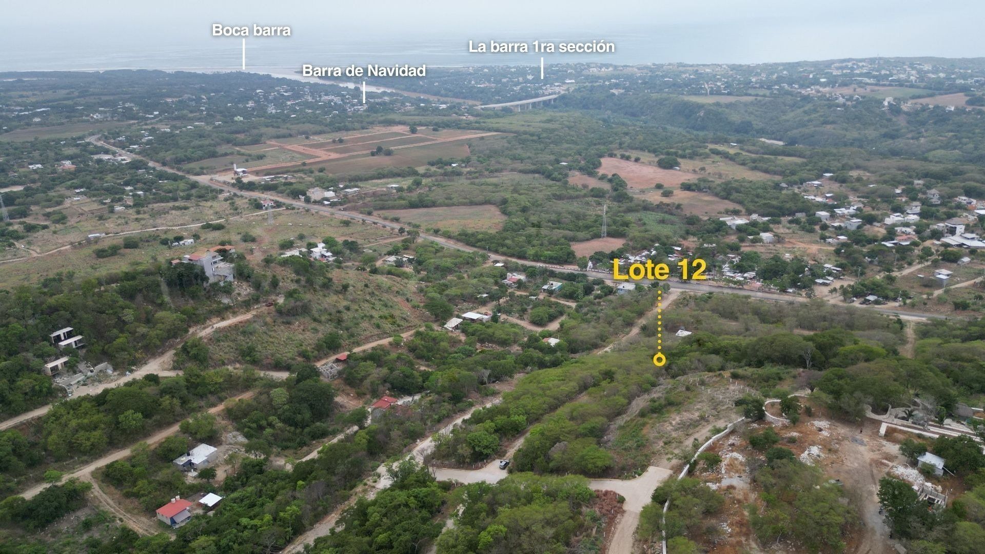 Vue aérienne du Lote 12 vers Barra de Navidad et la côte
