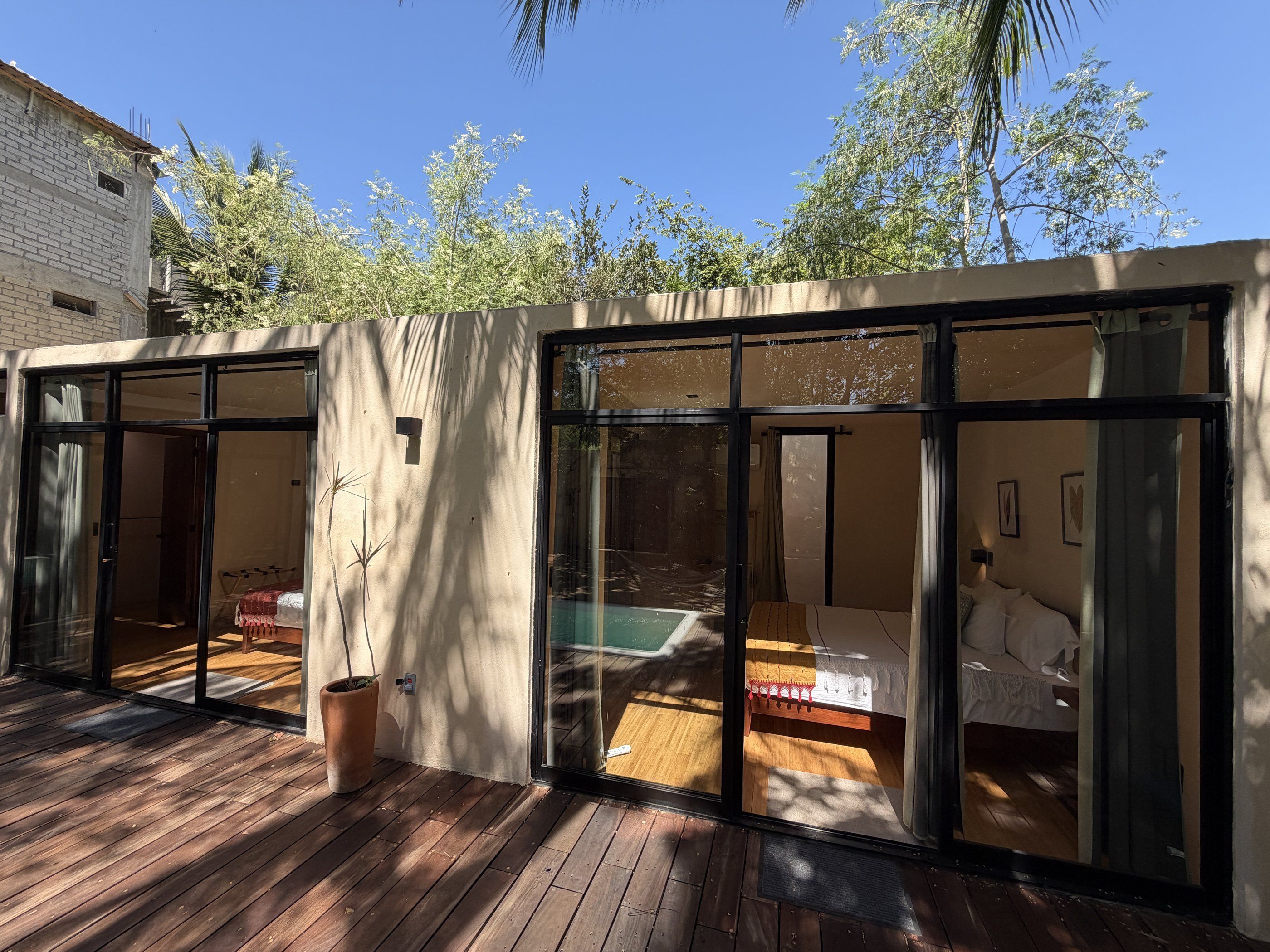 Façade vitrée donnant sur le deck, Casa Yag, La Punta Zicatela