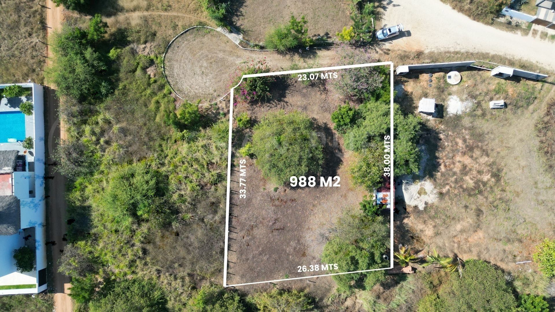 Vue zénithale du contour du terrain de 988 m², Chakoo