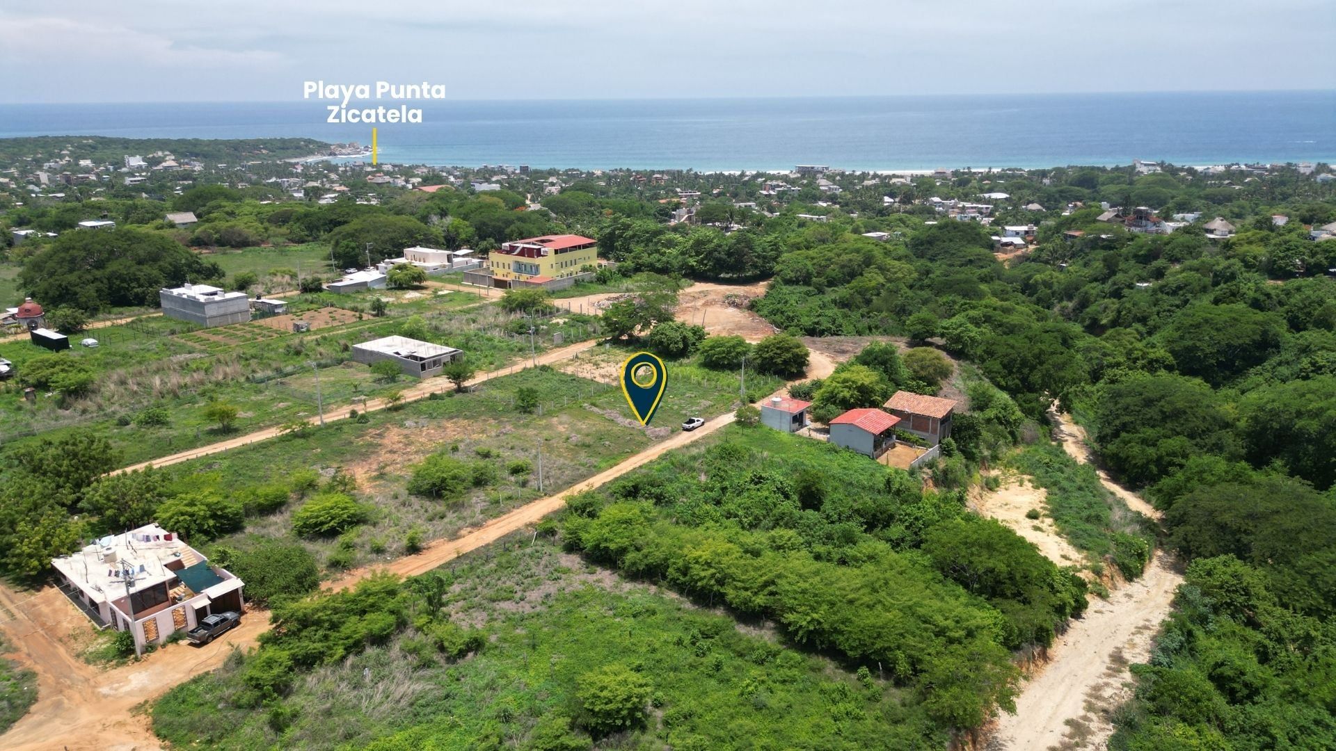Vista aérea de los terrenos hacia Punta Zicatela, Guayavillera