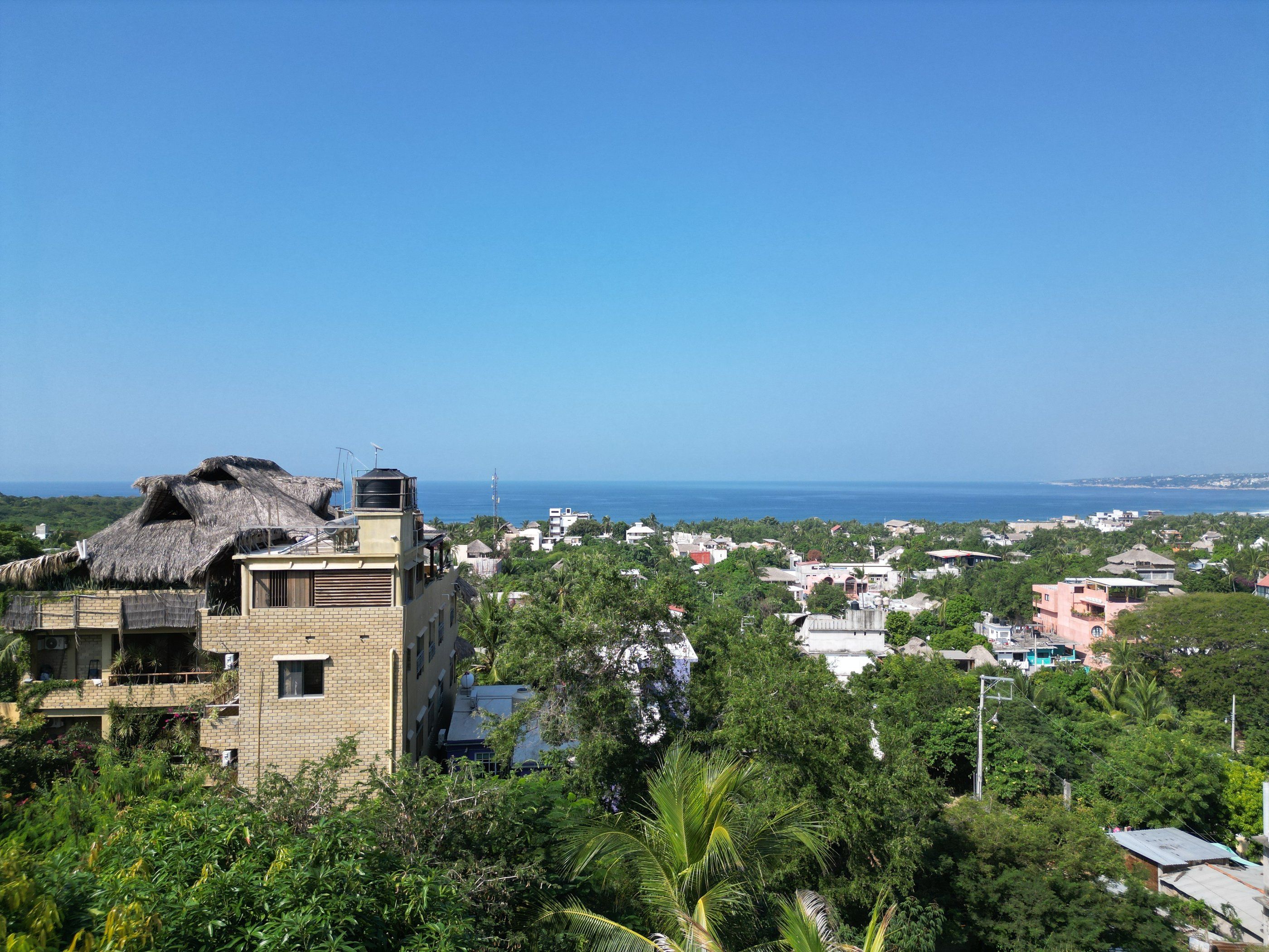 Vista al mar desde lo alto del terreno, La Punta Zicatela