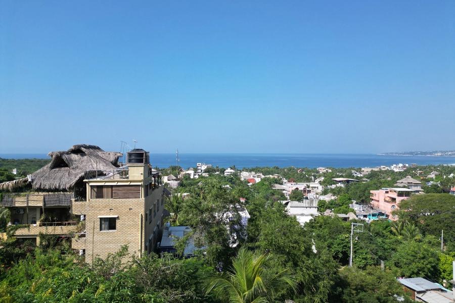 Vista al mar desde lo alto del terreno, La Punta Zicatela