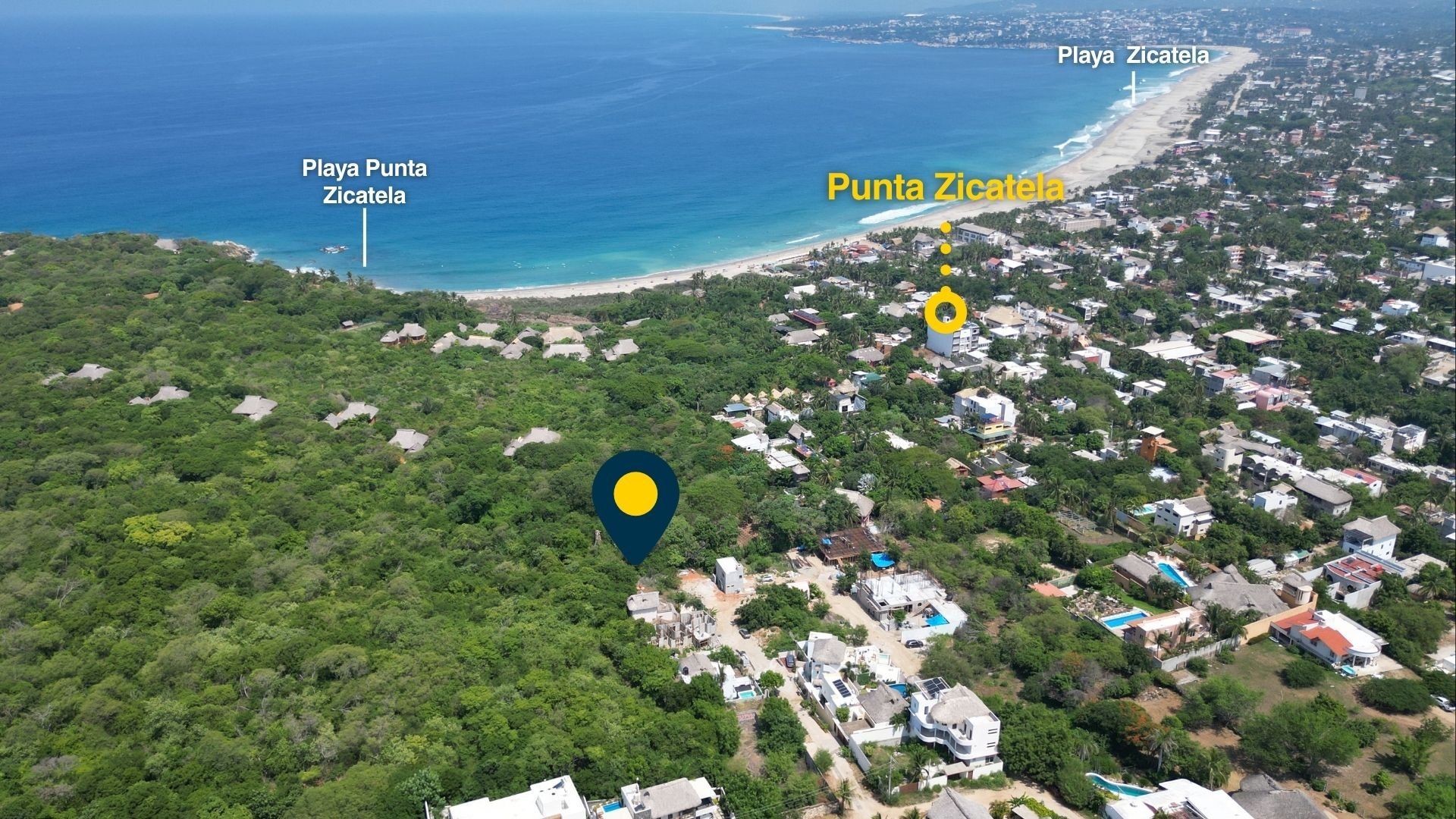 Vue aérienne de l'emplacement du terrain à La Punta et de la plage de Punta Zicatela