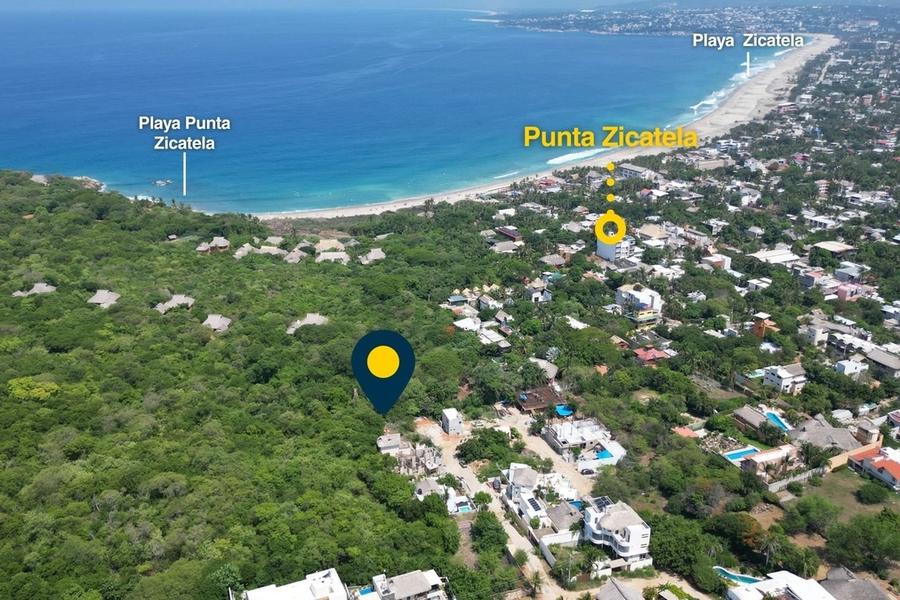 Vue aérienne de l'emplacement du terrain à La Punta et de la plage de Punta Zicatela
