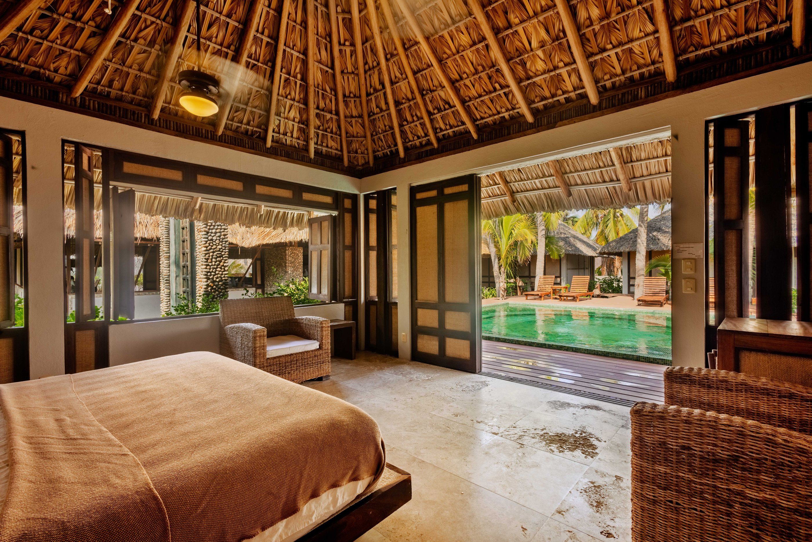Bedroom opening onto the pool, Casa 6 Elementos