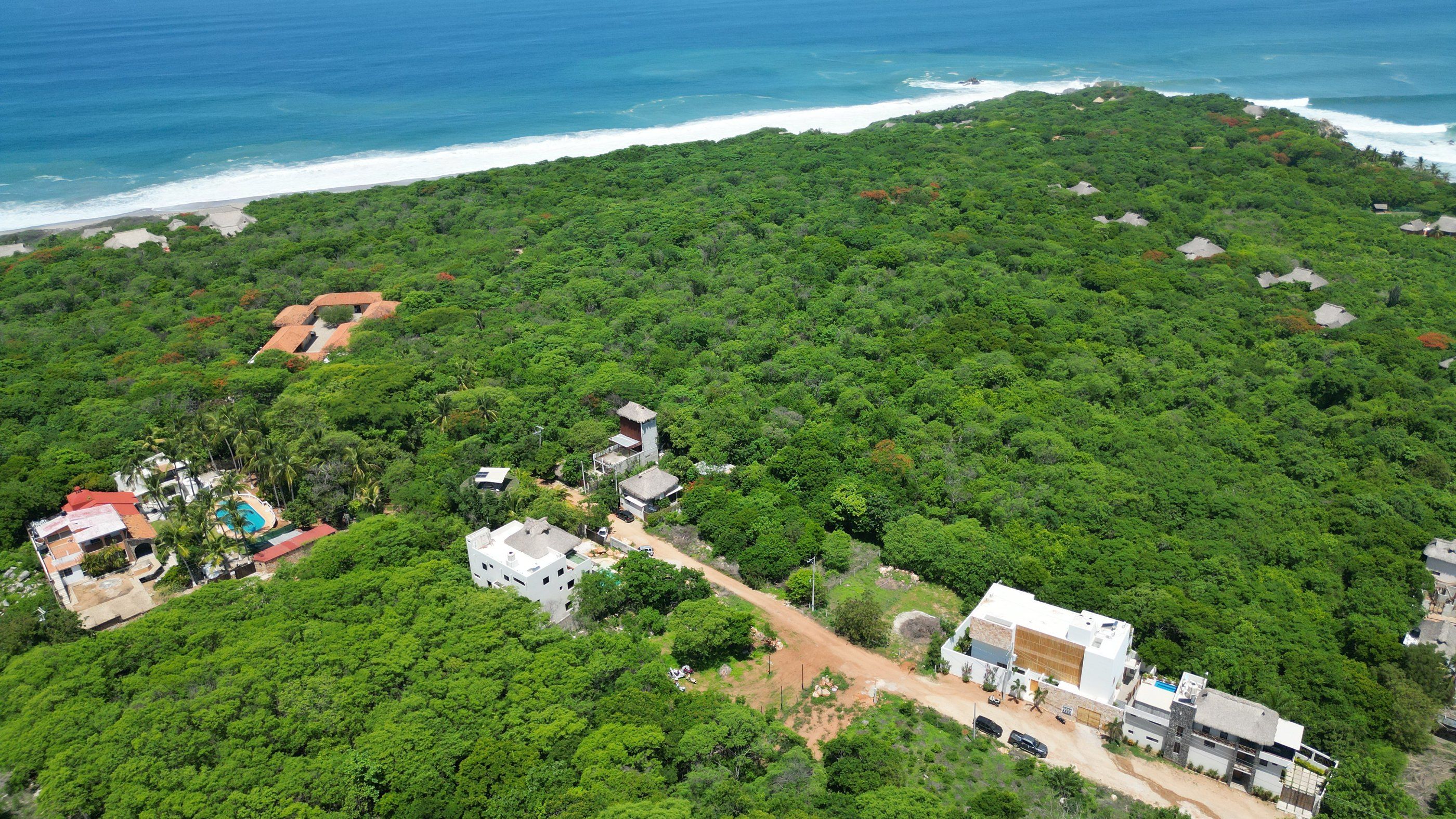 Vue aérienne de la réserve protégée et du littoral près du terrain, La Punta