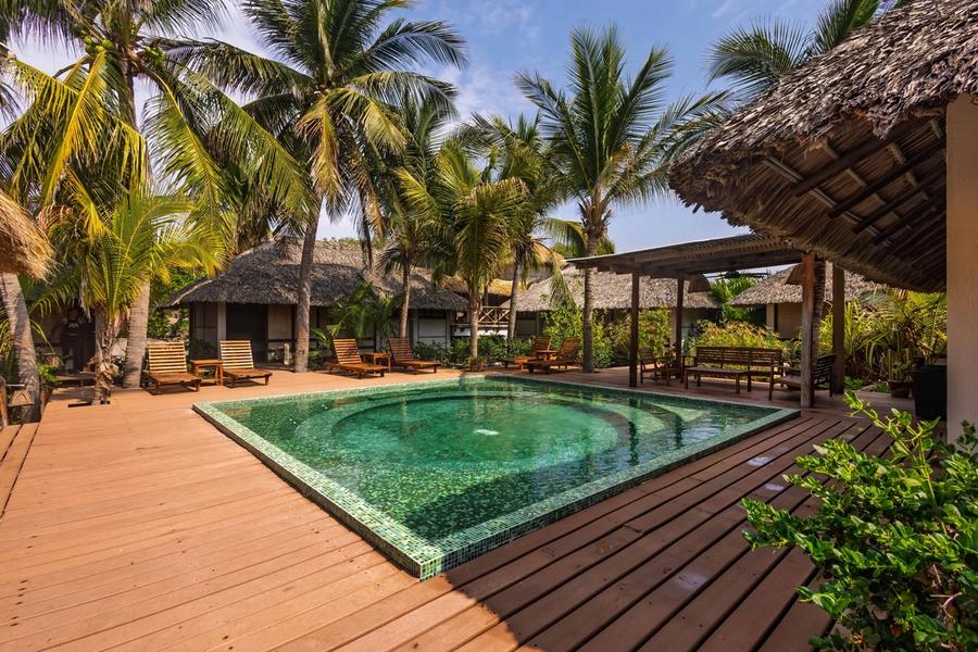 Piscine privée et deck sous les palmiers, Casa 6 Elementos, Ventanilla