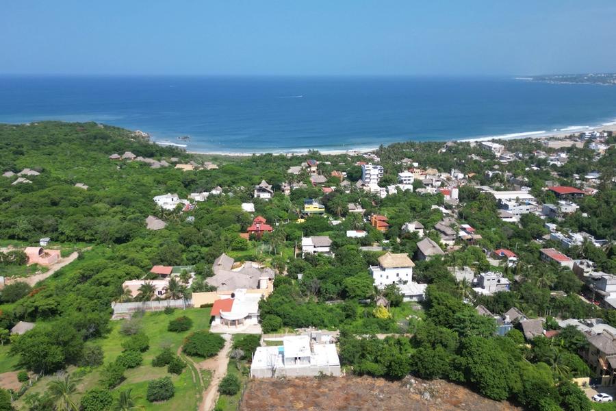 Vista aérea de La Punta Zicatela y el Pacífico