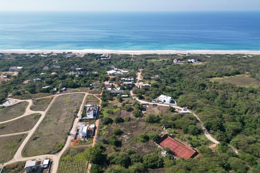 Vista aérea del Fraccionamiento Chakoo y el mar, Barra de Colotepec