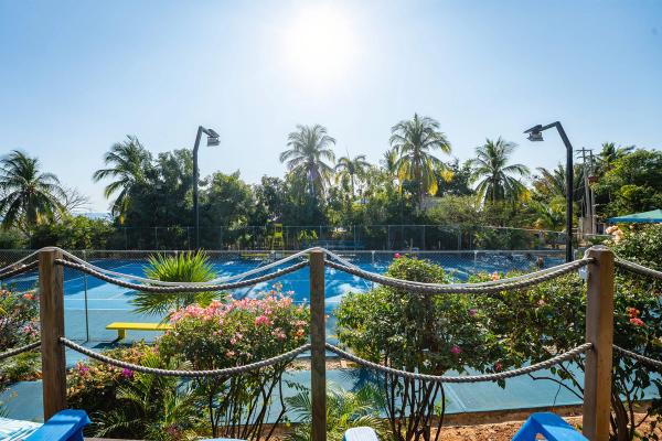 Vue sur le jardin et le court de tennis, Casa Los Mangos, Zicatela