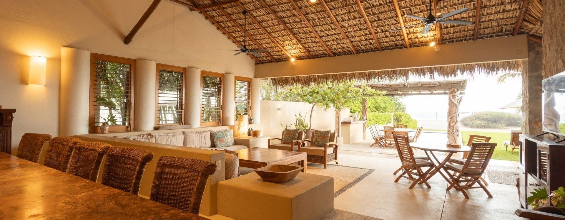 Séjour ouvert sous toit de palapa, Casa Arena, Barra de Colotepec