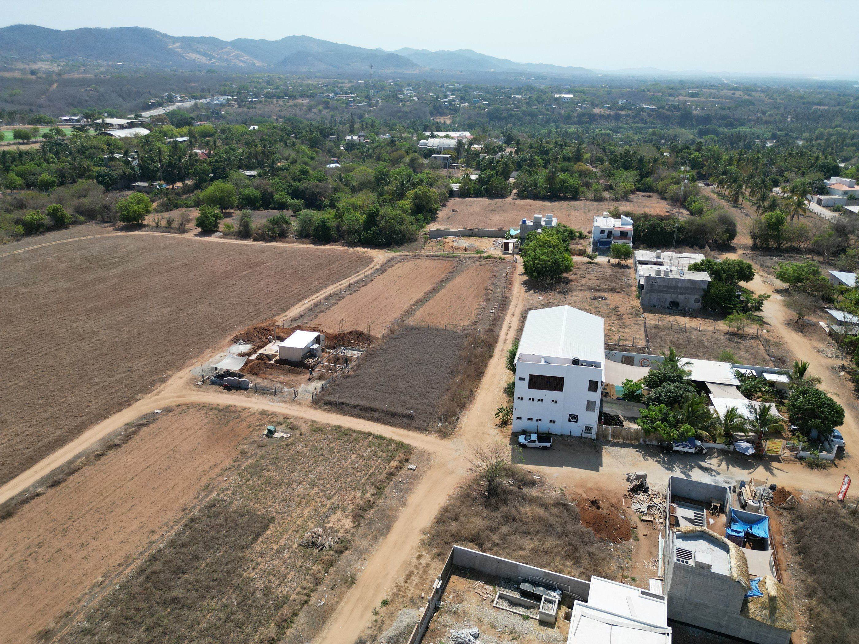Vista aérea de los lotes hacia la sierra, Barra de Colotepec