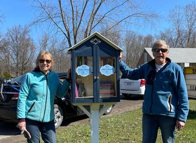Jan & Donna Putman with the Little Library.
