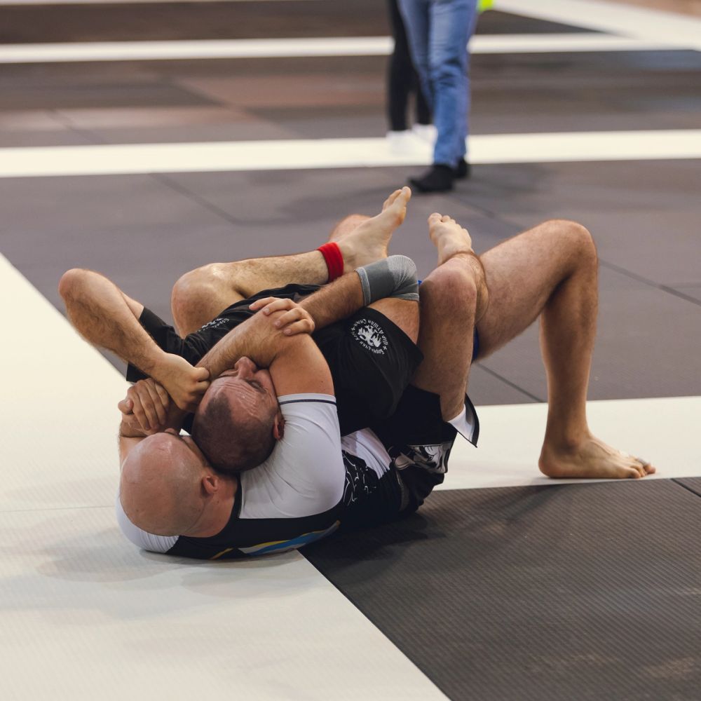 Brazilian jiu-jitsu borba u parteru, takmičari u zahvatu tokom meča na strunjači