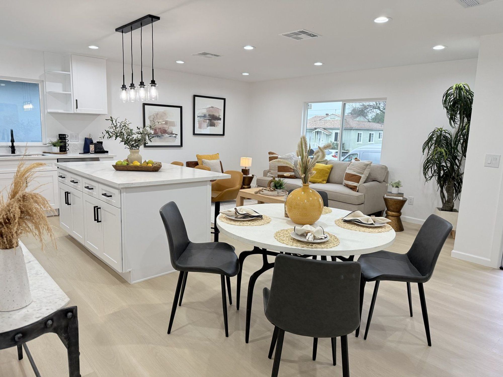 Contemporary family home staged by May Home Design in Lakewood, photo 16
