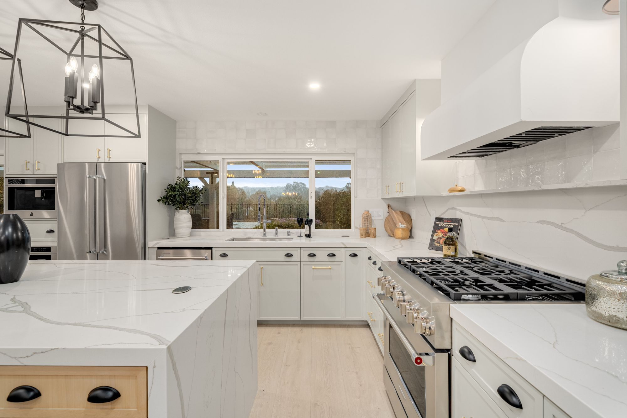 Contemporary family home staged by May Home Design in Mission Viejo, photo 5