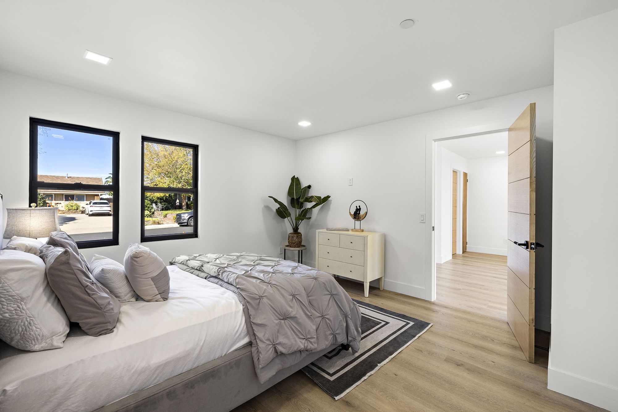 Modern family home staged by May Home Design in Laguna Niguel, photo 8