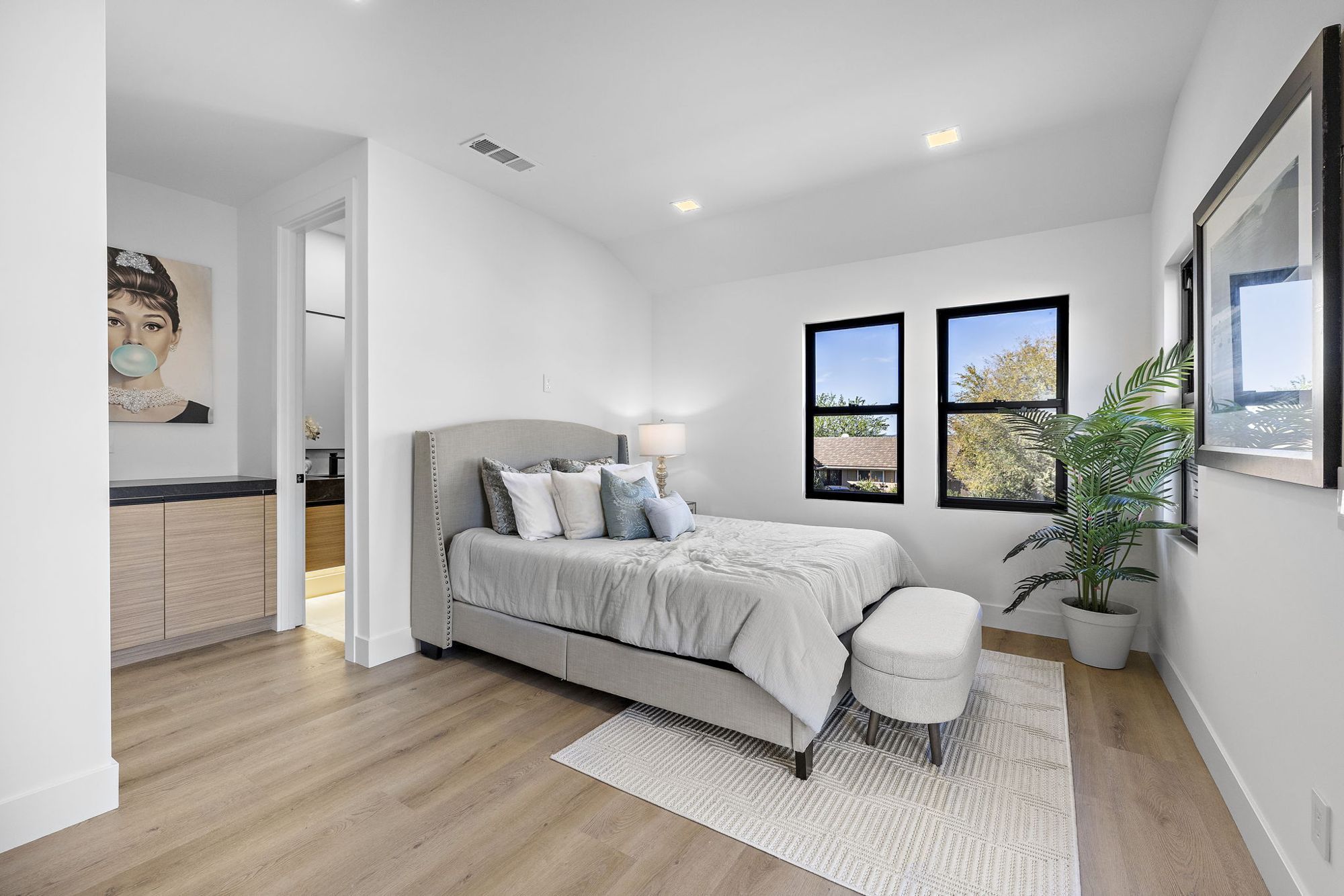 Modern family home staged by May Home Design in Laguna Niguel, photo 11