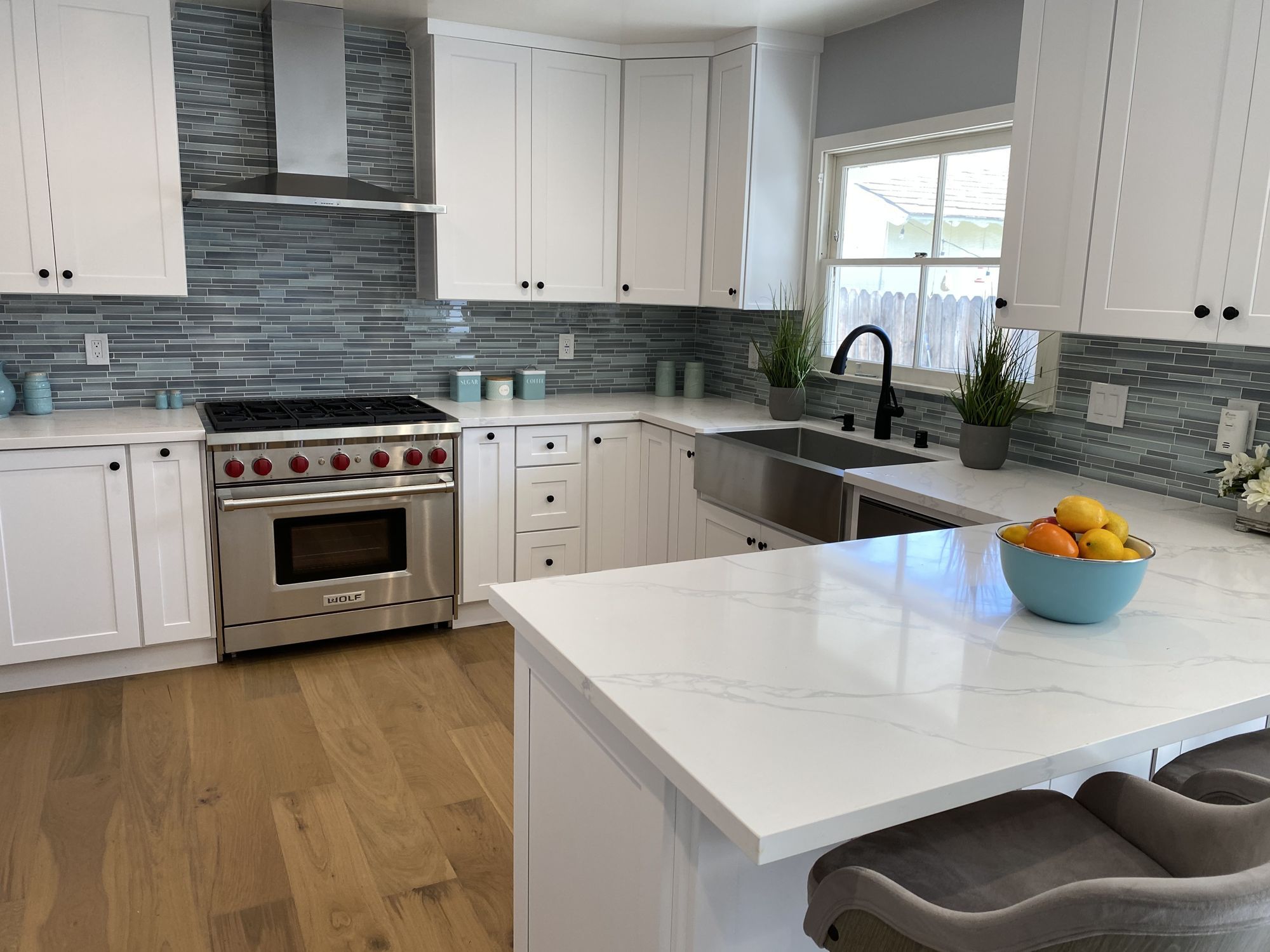 Contemporary coastal home staged by May Home Design in Palos Verdes Estates, photo 3