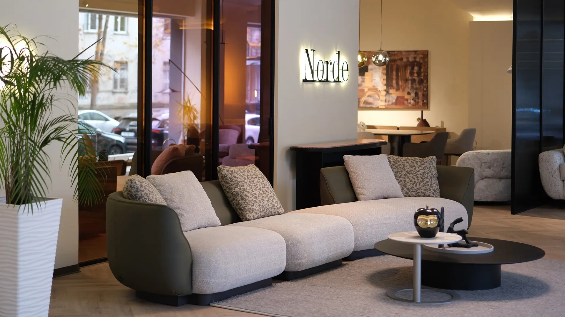 პრემიუმ რბილი და მყარი ავეჯი