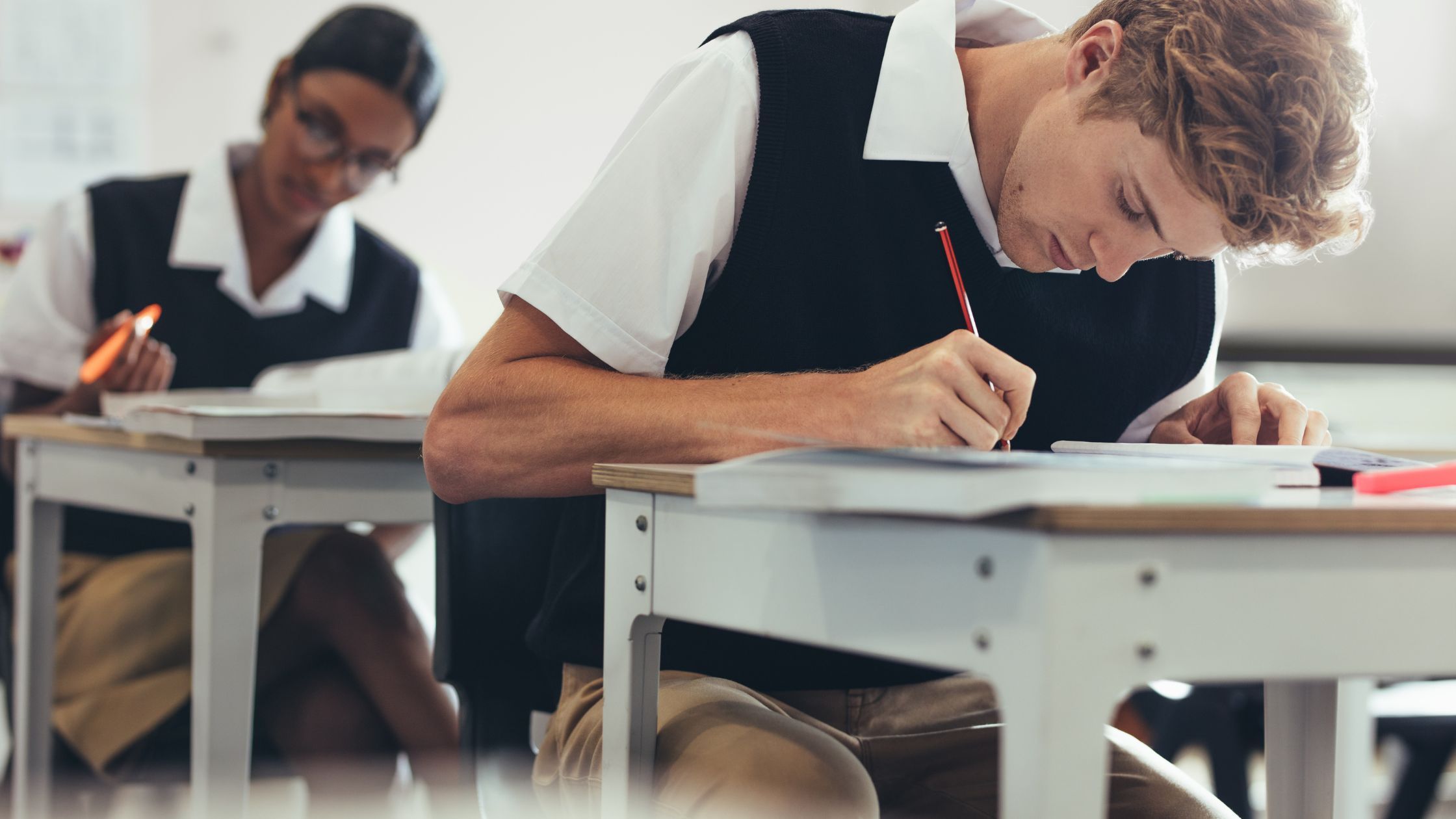 How to Write a Strong Essay Under Pressure: Tips for Timed Tests and Assignments