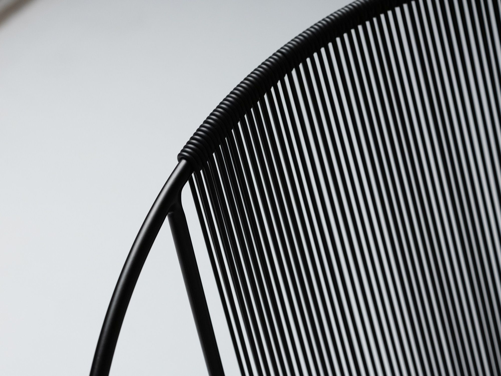 Close-up of the string wrapped around the Circle's steel hoop.