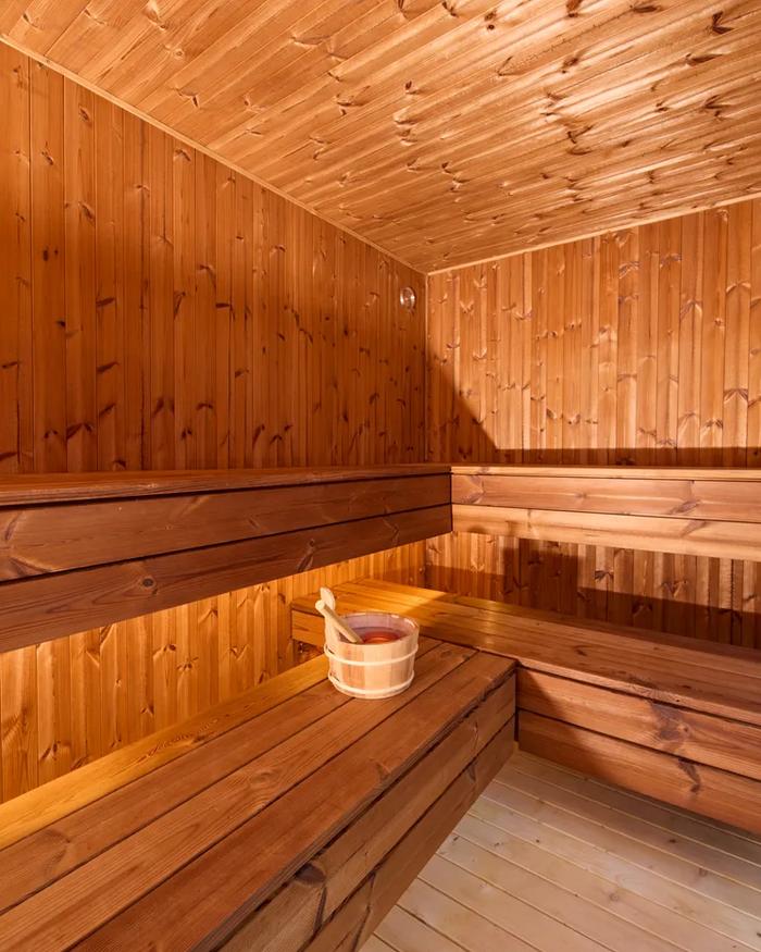 The entrance and reception desk