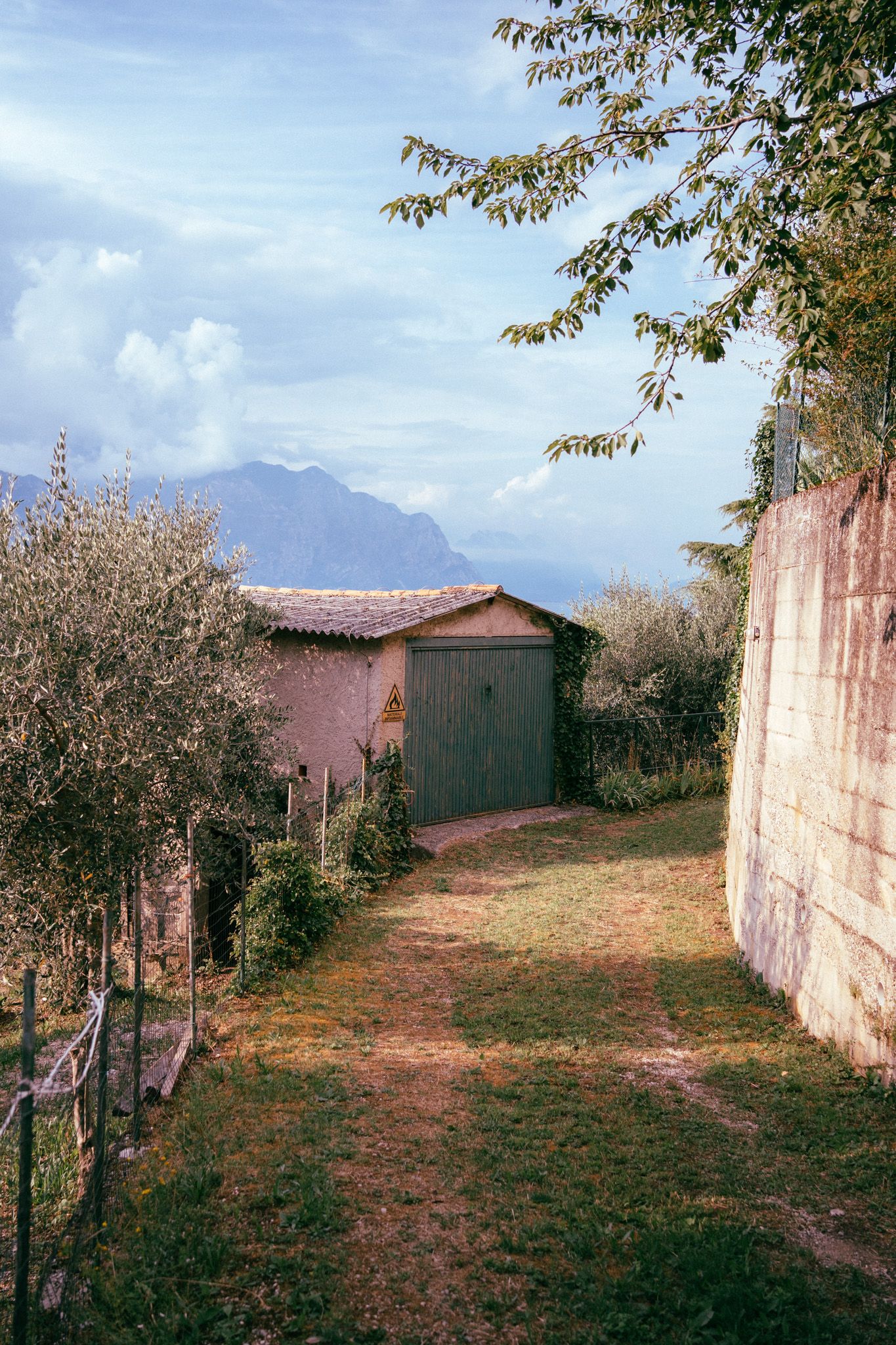 Way to House