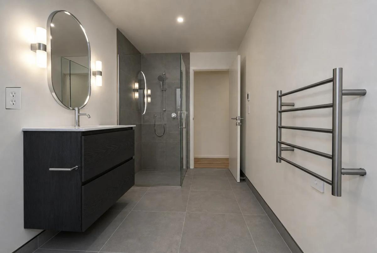 bathroom photo 2