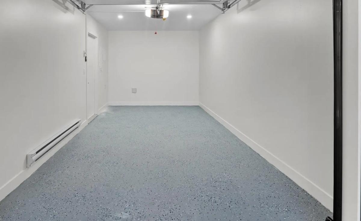 empty room photo