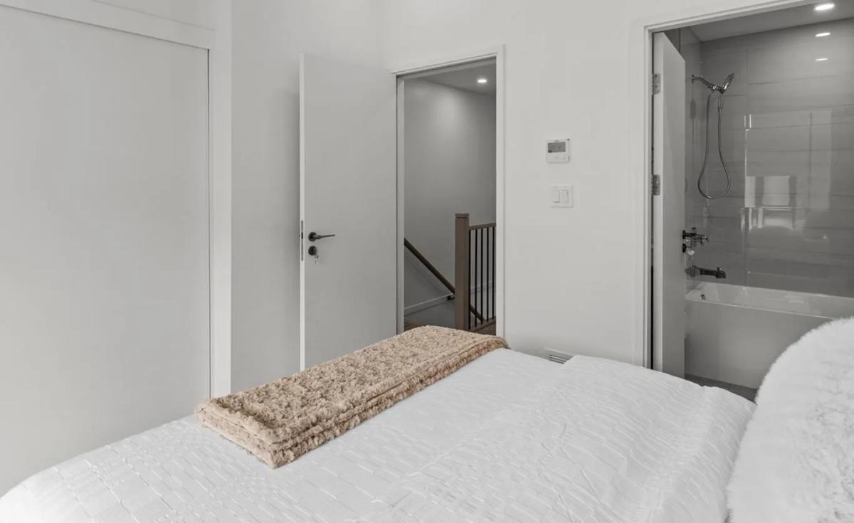 bedroom photo 2