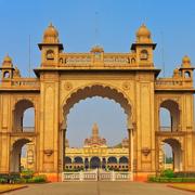 Mysuru: Amba Vilas Palace, Chamundi Hill and Devaraja Market
