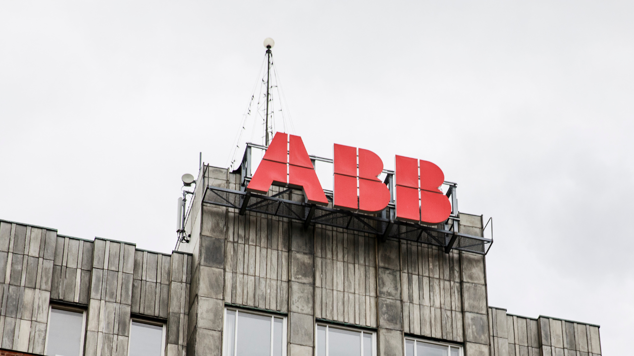 Analyshuset höjer riktkursen för ABB - aktien stiger