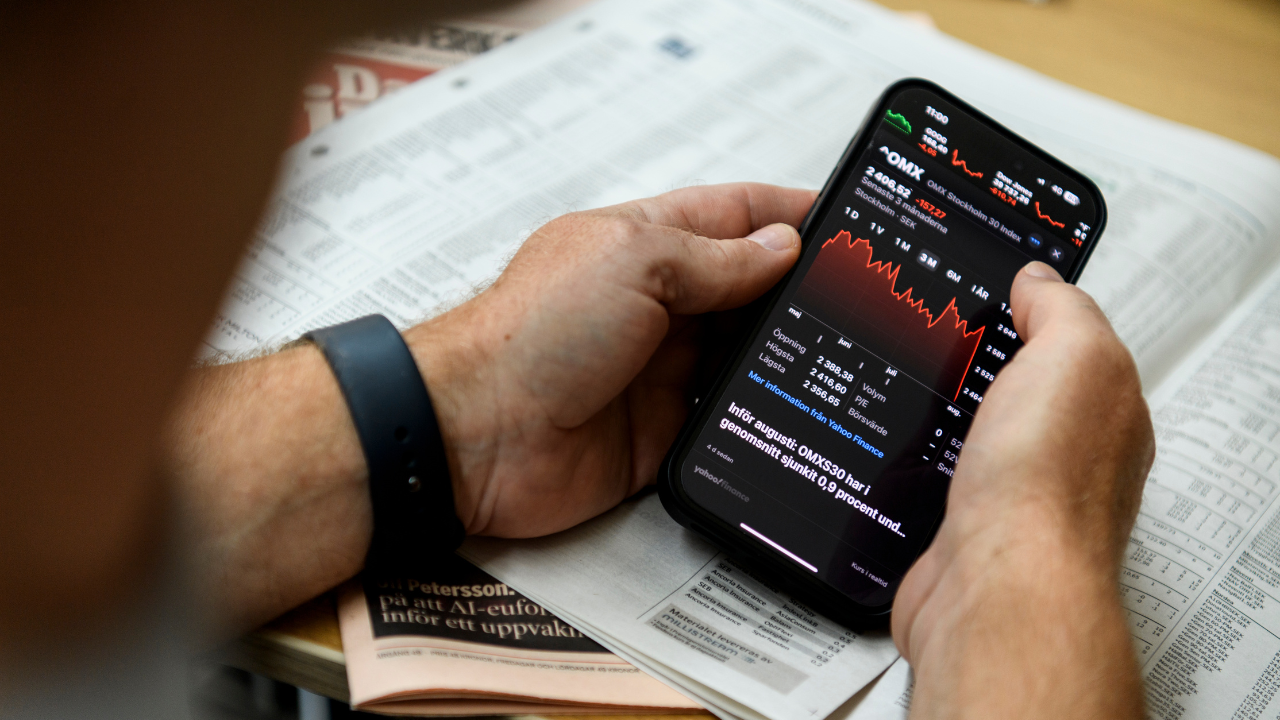 Banken går mot strömmen - köp folkaktien